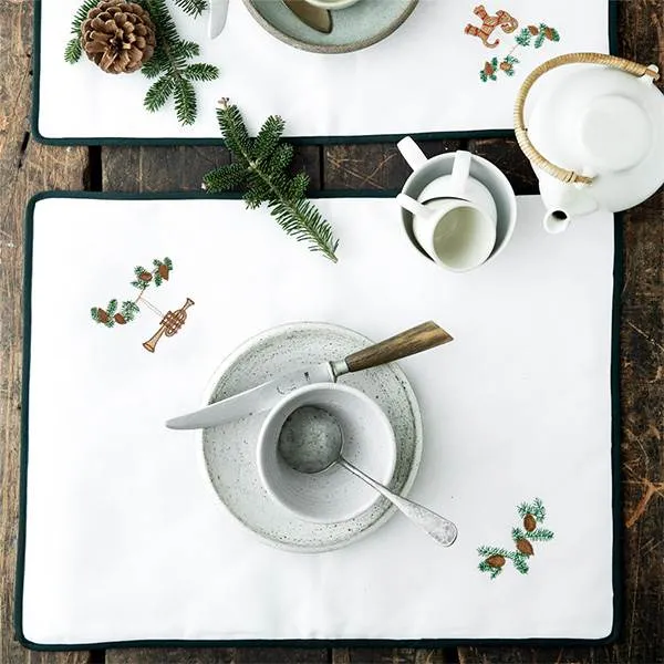 Langkilde & Søn - Julebordduk med trompetmønster - 38 x 50 cm.